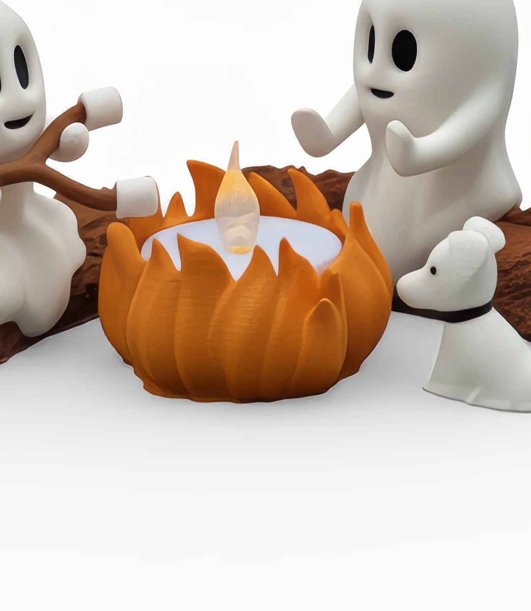 Detail van het verlichte Halloween kampvuur